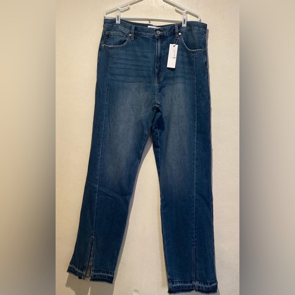 Women’s KanCan High Rice Split Hem Straight Jeans - Picture 4 of 7